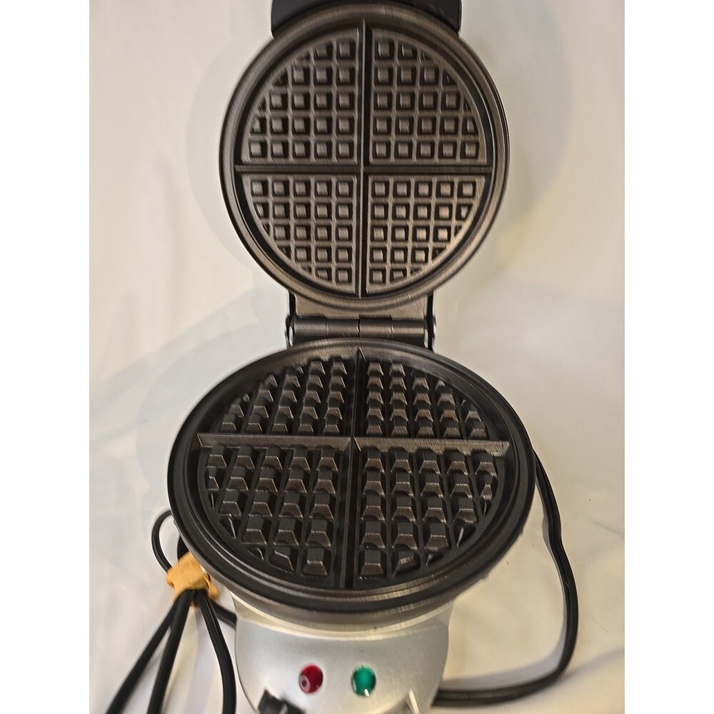 VillaWare UNO Series 2004 Classic Round Thin Waffler Waffle Maker Tested, Works